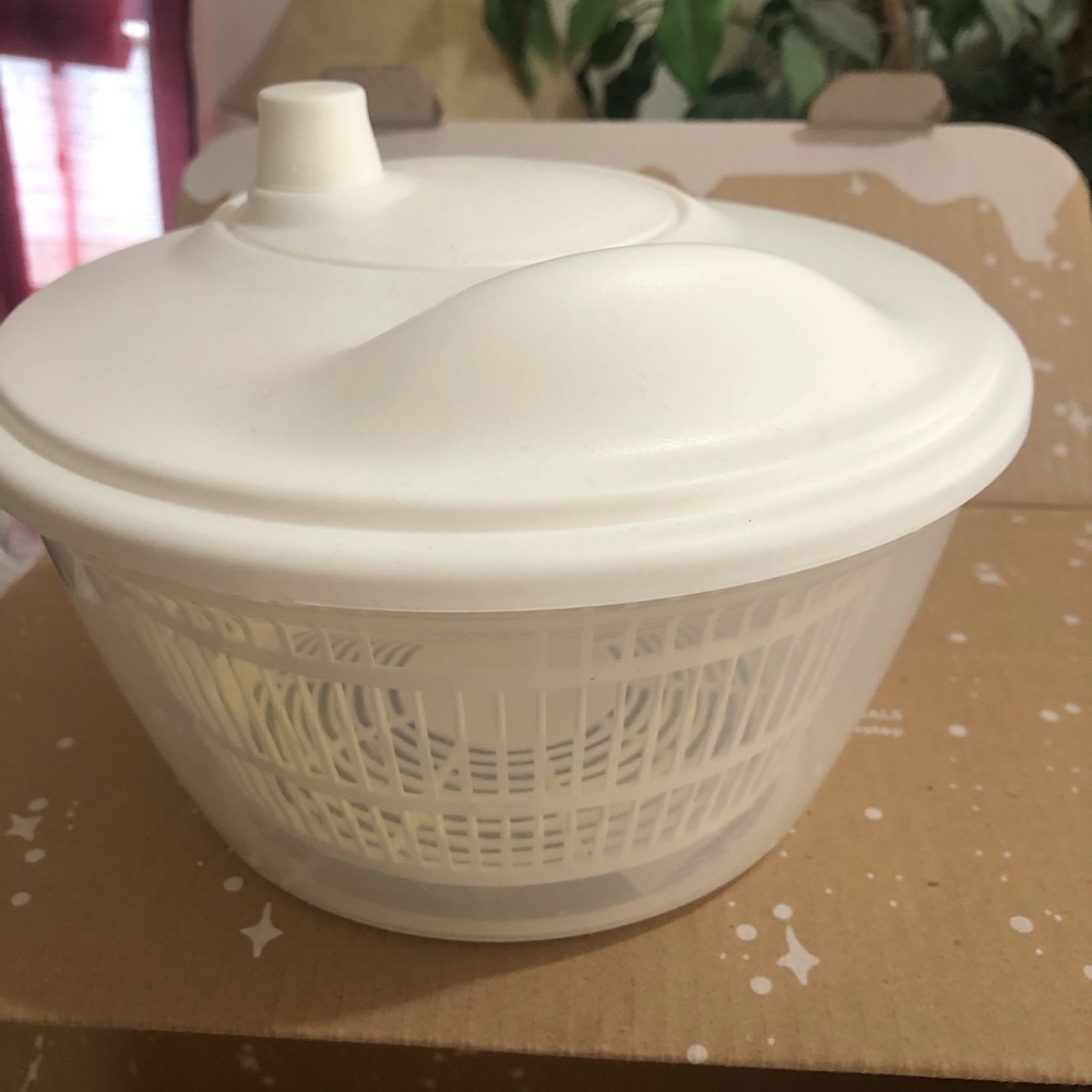 IKEA salad spinner.
